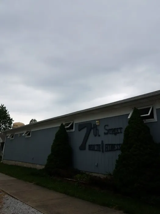 7th Street Health and Fitness and Tanning Salon Picture 9