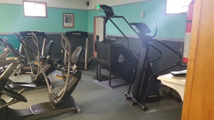 7th Street Health and Fitness and Tanning Salon Picture 8