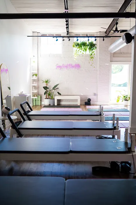 toned studio pilates Picture 4