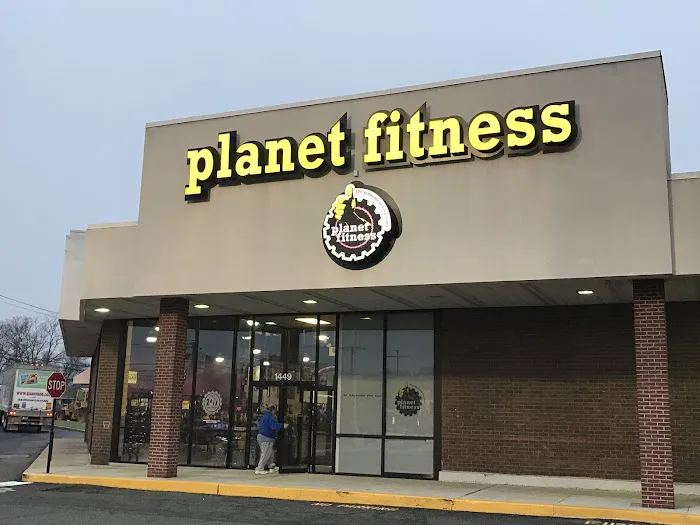 Planet Fitness Picture 10