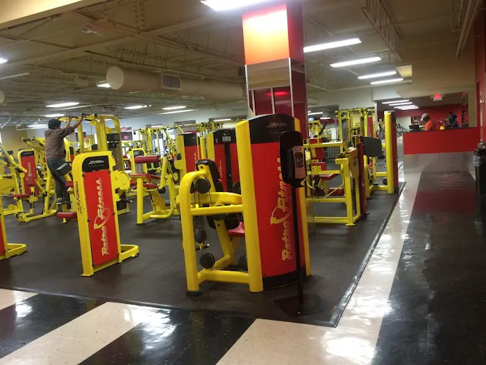 Retro Fitness Picture 6