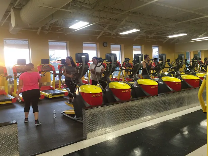 Retro Fitness Picture 7