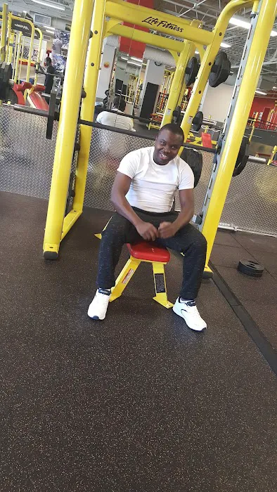 Retro Fitness Picture 2