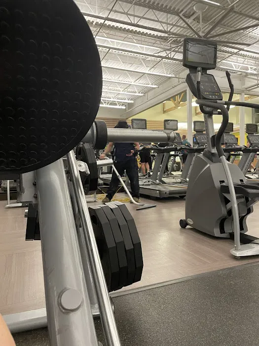LA Fitness Picture 4