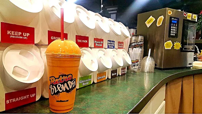 Retro Fitness Picture 6