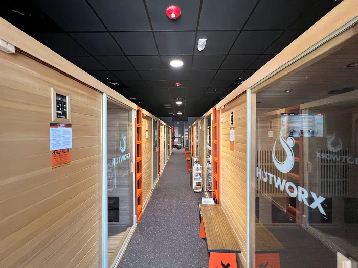 HOTWORX - Rochester Hills, MI - Crooks & Auburn Picture 2