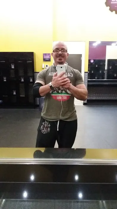 Planet Fitness Picture 6