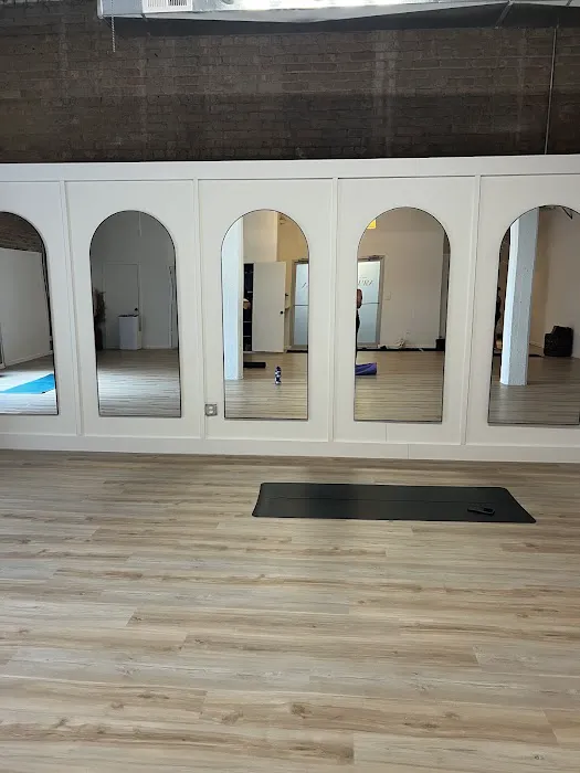 Studio Aura Picture 1