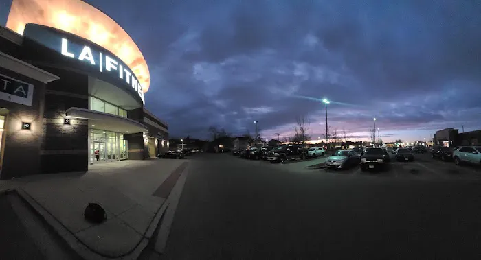 LA Fitness Picture 9