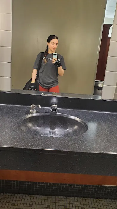 LA Fitness Picture 7