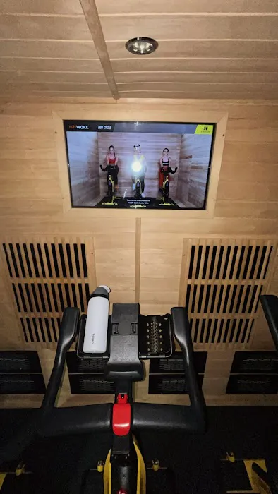 HOTWORX - Macomb Township Picture 2