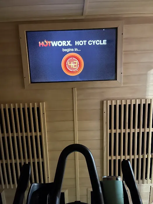 HOTWORX - Macomb Township Picture 1