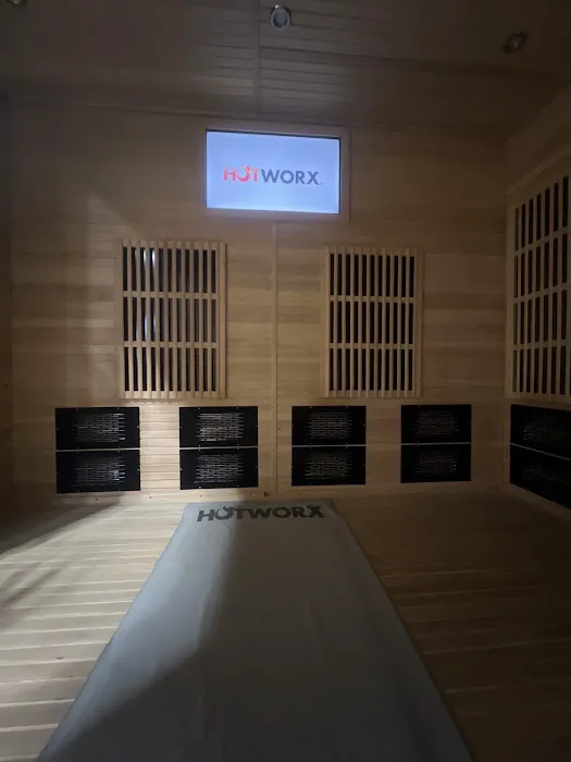 HOTWORX - Clawson, MI - Downtown Picture 2