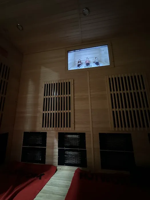 HOTWORX - Clawson, MI - Downtown Picture 7