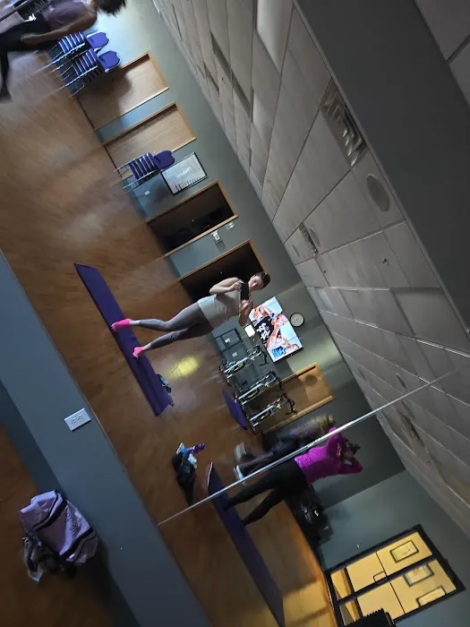 Gold's Gym Picture 1