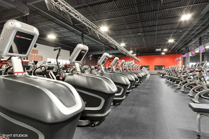 Crunch Fitness - Normal Picture 10