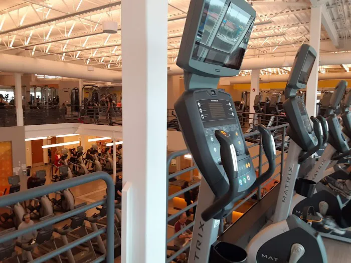 LA Fitness Picture 9