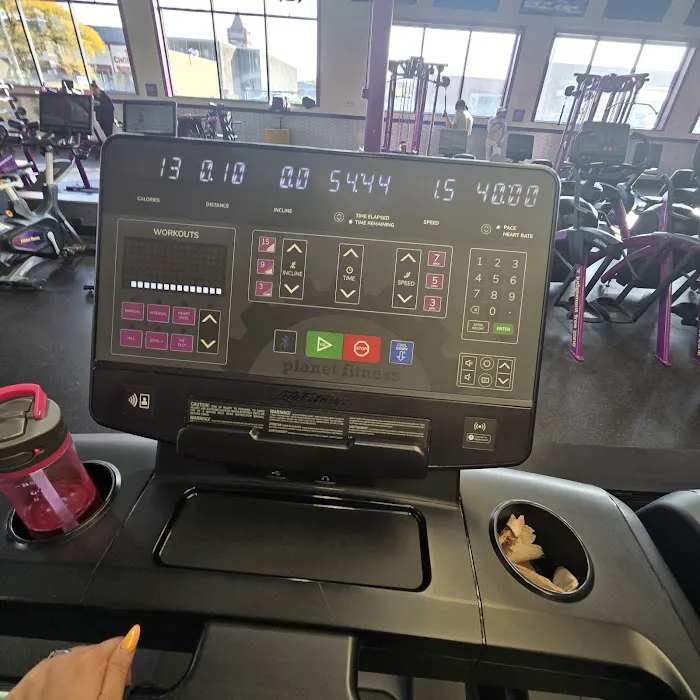 Planet Fitness Picture 9
