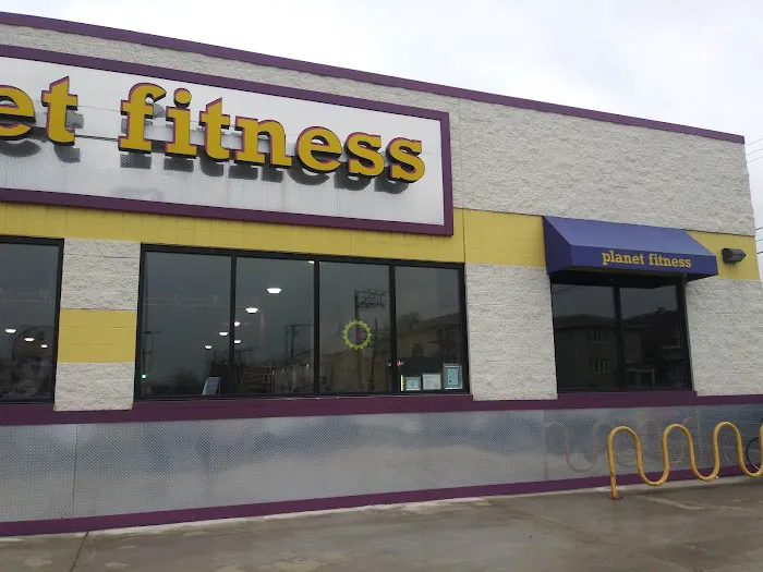 Planet Fitness Picture 2