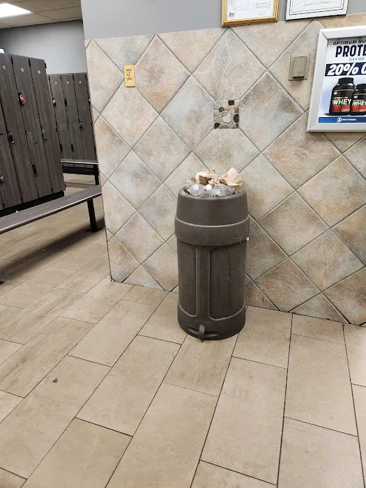 LA Fitness Picture 9