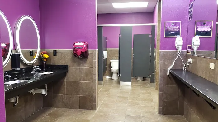 Planet Fitness Picture 1