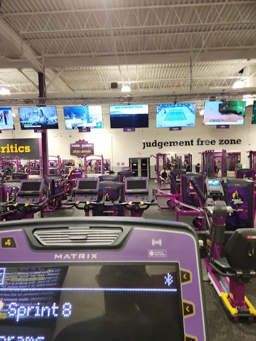 Planet Fitness Picture 9