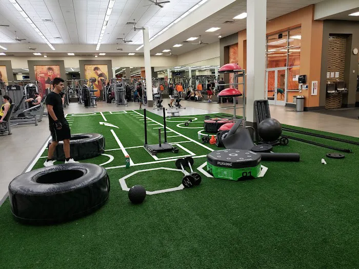 LA Fitness Picture 6