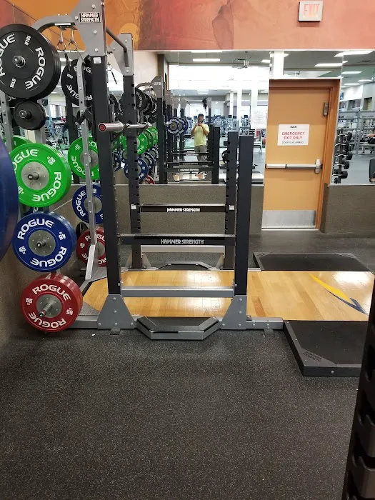 LA Fitness Picture 9
