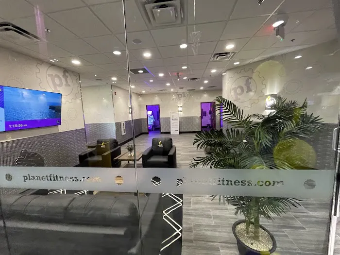 Planet Fitness Picture 2
