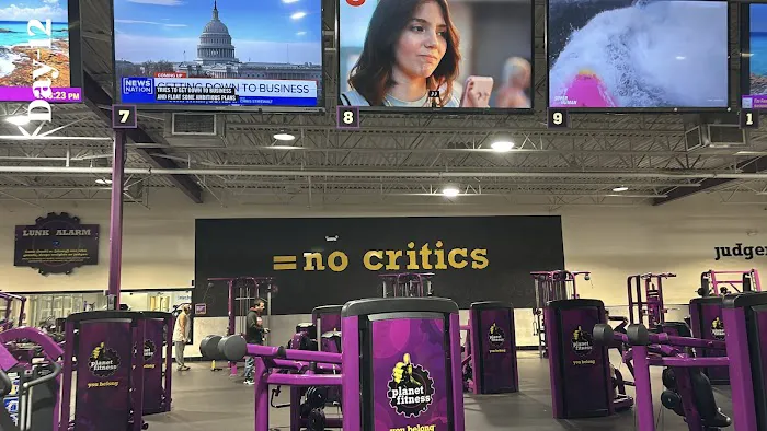 Planet Fitness Picture 6
