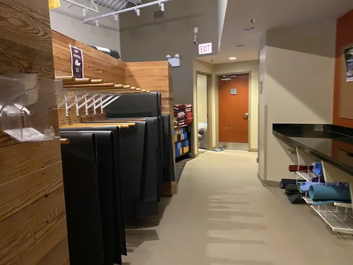 105F Hot Yoga, Pilates & Wellness - South Loop Picture 3