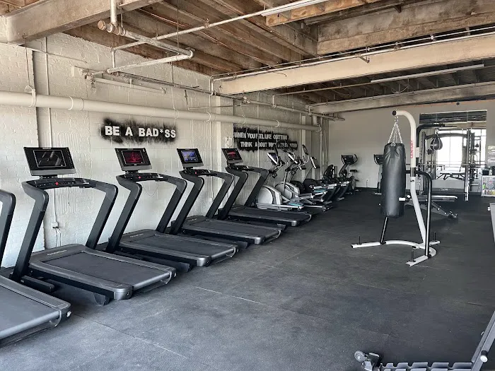 Winks Iron Lot / The Fitness Factory / Thee 605 Picture 2