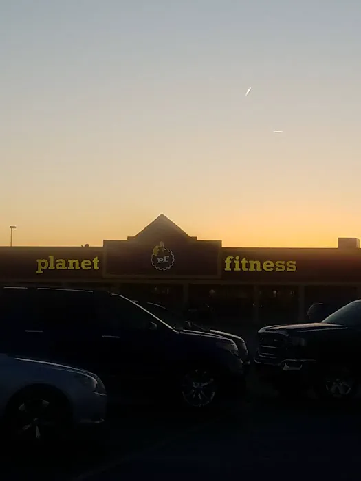 Planet Fitness Picture 10