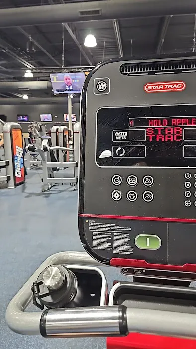 Crunch Fitness - Clinton Township Picture 4