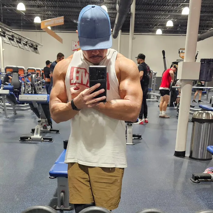 Crunch Fitness - Clinton Township Picture 8