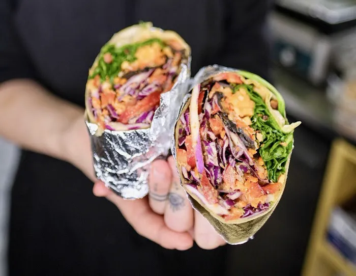 Rootdown Yoga·Juice·Greens Picture 4