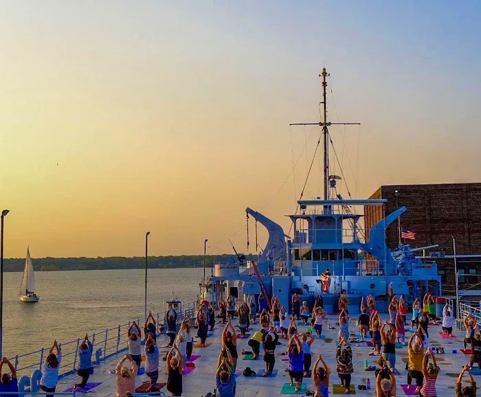 Rootdown Yoga·Juice·Greens Picture 5