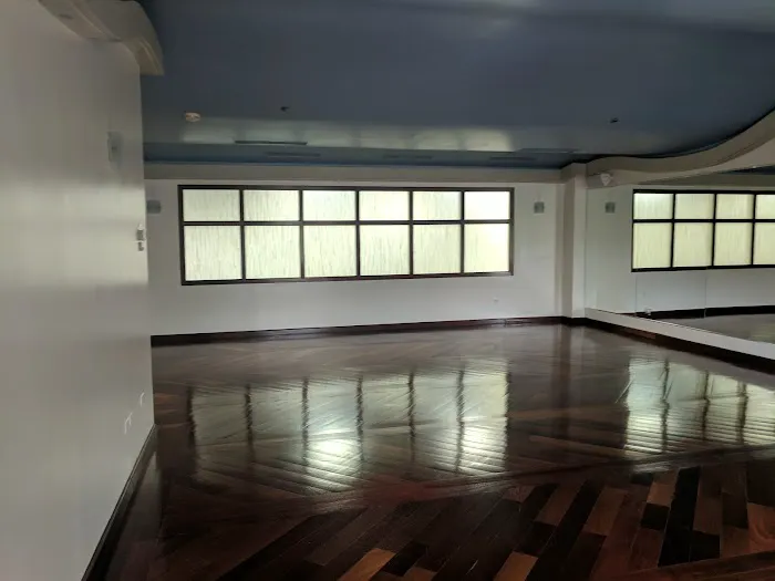 West Loop Athletic Club Picture 8