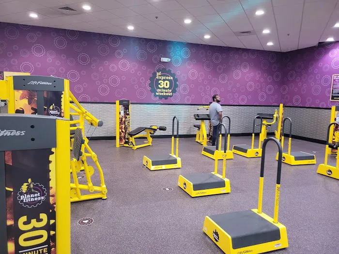 Planet Fitness Picture 6