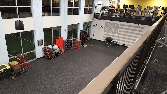 Gold's Gym Picture 2