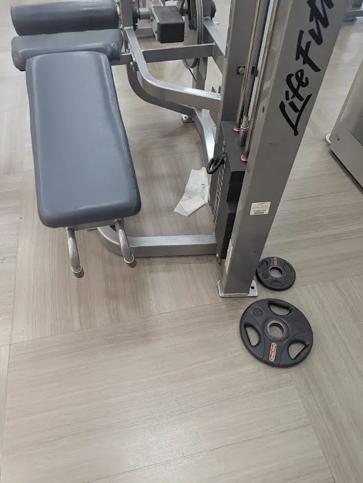 LA Fitness Picture 9