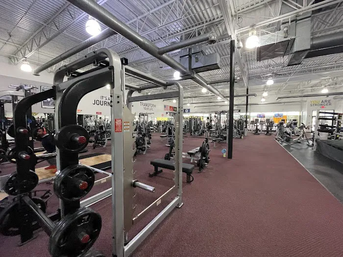 Gold's Gym Detroit Picture 1