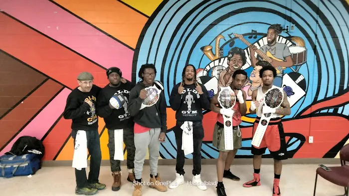 Gold's Gym Detroit Picture 2