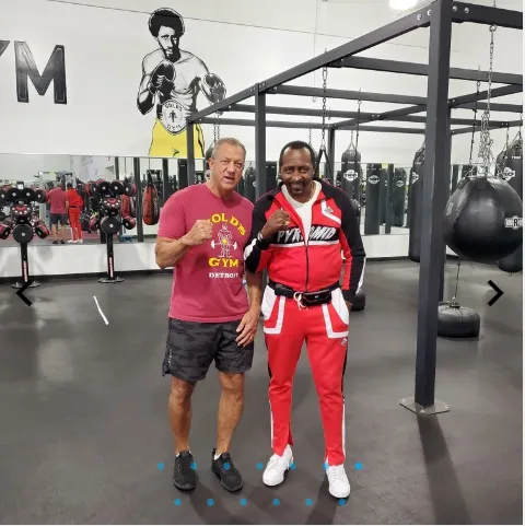 Gold's Gym Detroit Picture 3