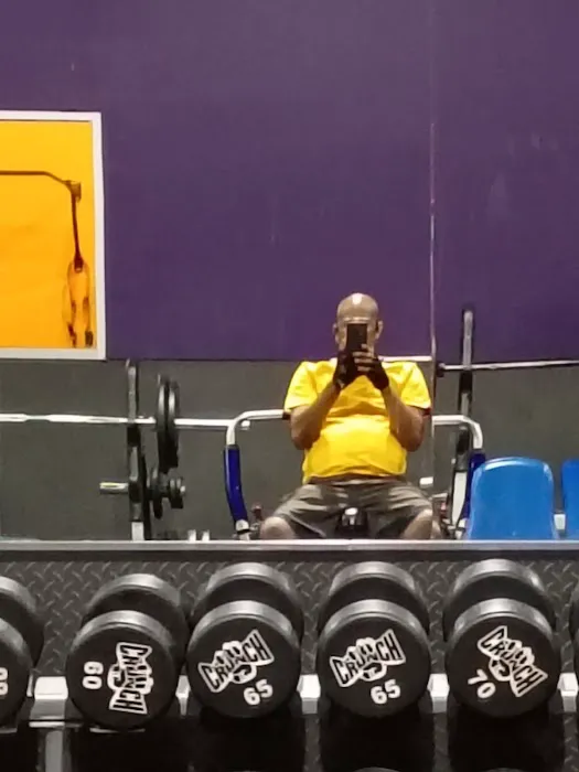 Crunch Fitness - Warren Picture 1