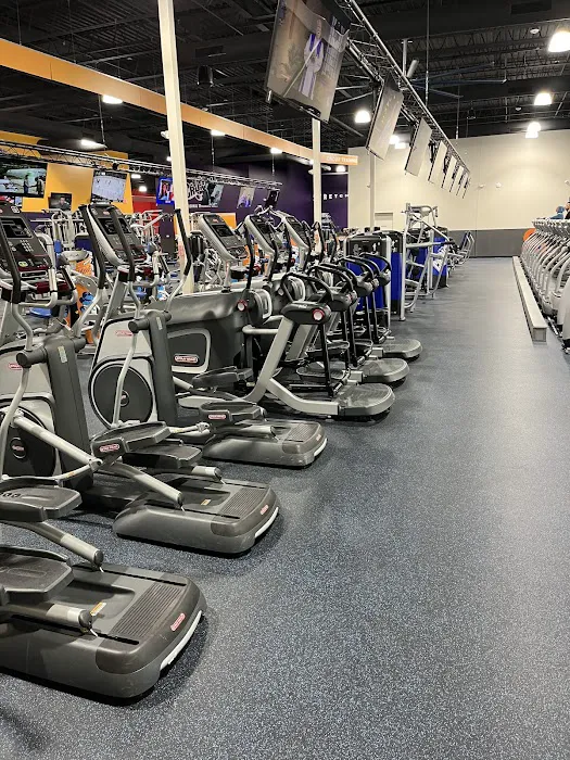 Crunch Fitness - Warren Picture 3