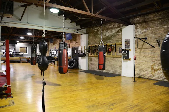 Oakley Fight Club & Fitness Picture 5