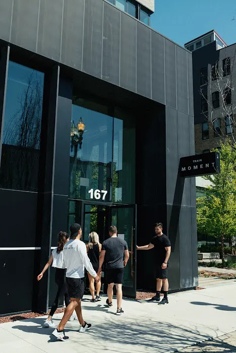 TRAIN MOMENT (West Loop) Picture 4