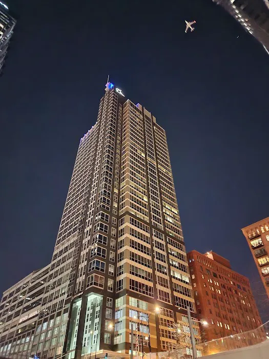 150 N Wacker Drive Building Picture 4
