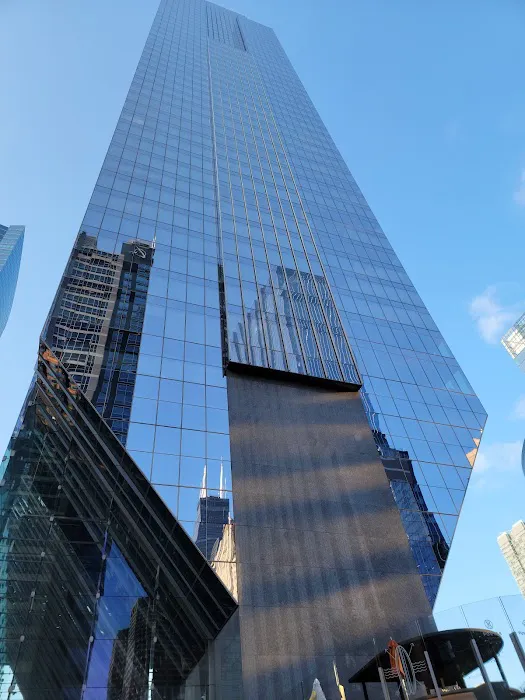 150 N Wacker Drive Building Picture 2